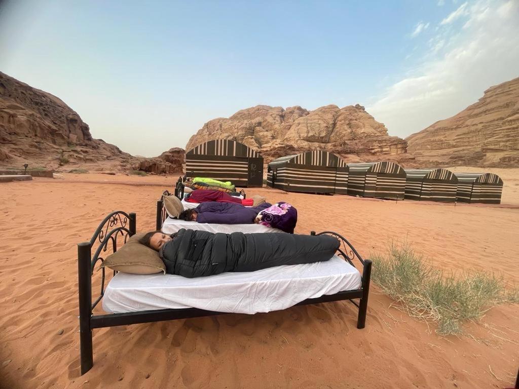 וואדי רם Bedouin Holidays Camp And Jeep Tours מראה חיצוני תמונה